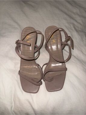 Qupid Mauve Strappy Square-Toe Heeled Sandals - size 6.5